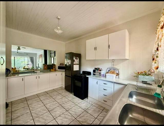2 BEDROOM TOWNHOUSE FOR SALE IN FLORA GARDENS